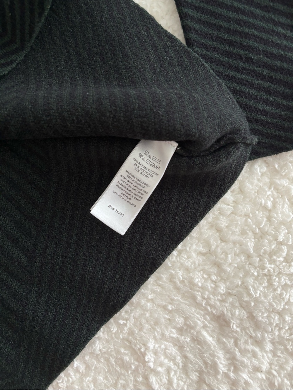 Tahari Women’s Mock Neck Sweater Sz S Green Black Chevron Striped Thick Knit - Picture 4 of 7